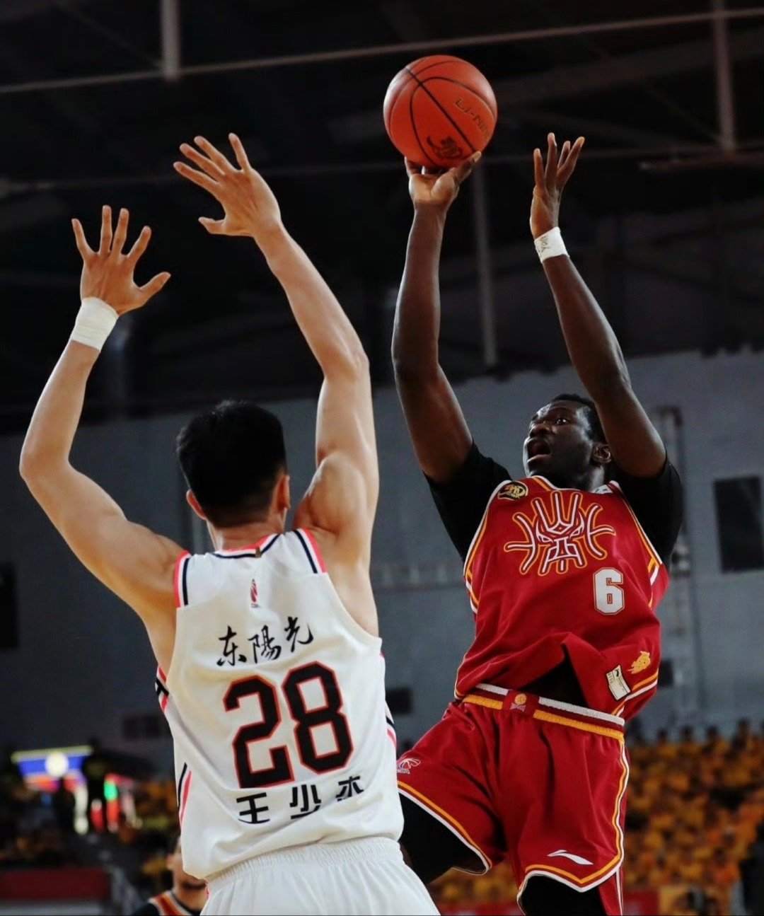 贝博-赛地聚焦：CBA季后赛今夜热度飙升；菲尼克斯太阳篮板制胜；媒体盛赞；赛程密集仍需轮换的简单介绍