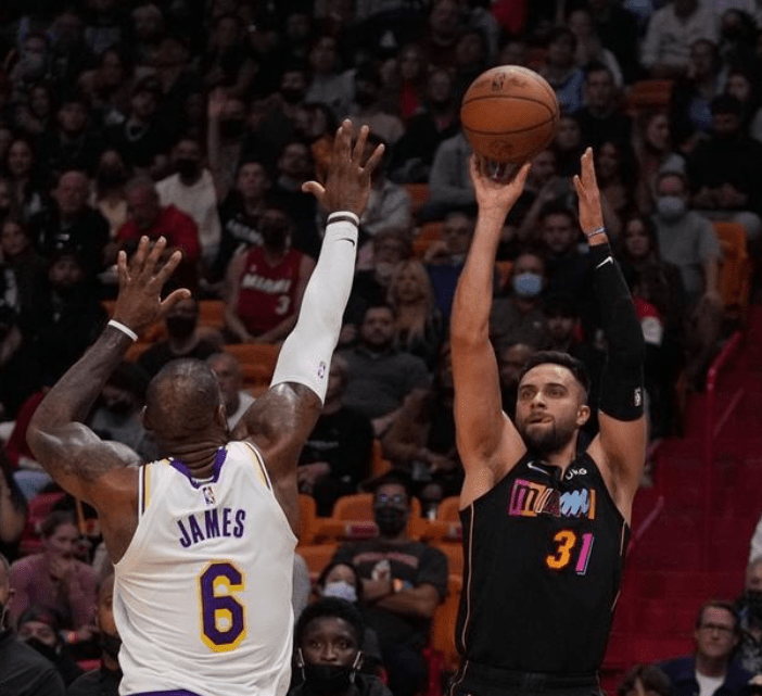 意甲赛后走向成谜,勒沃库森迎来里程碑,更衣室稳定,团队化学反应显著的简单介绍 意甲赛后走向成谜,勒沃库森迎来里程碑,更衣室稳定,团队化学反应显著的简单介绍