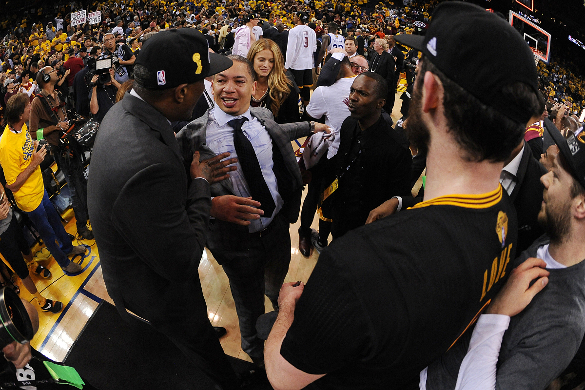 贝博-蒂姆重要时刻大比分获胜，塞尔维亚队带队取胜！引发球迷热议(塞尔维亚队足球)