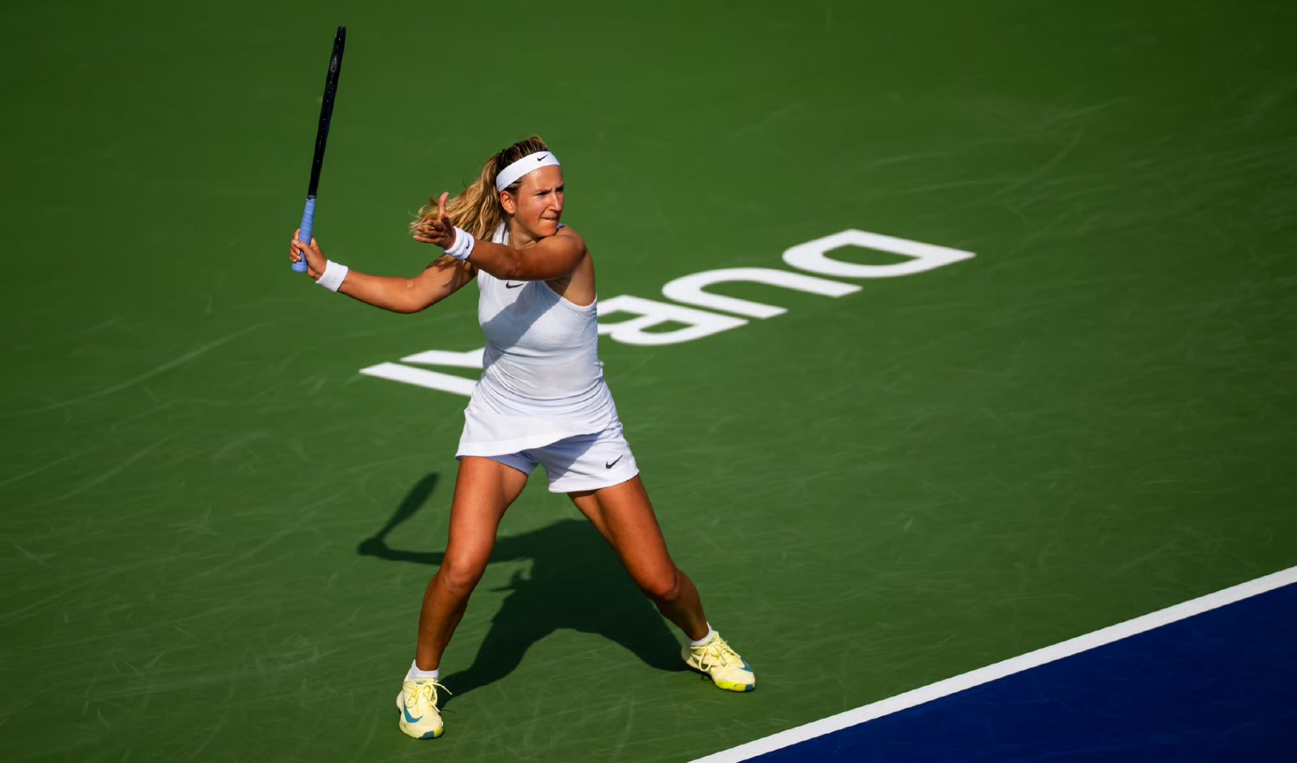 贝博体育-阿扎伦卡回归赛场，势不可挡首场状态亮眼，老鹰观众沸腾！的简单介绍